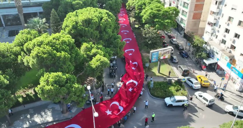 İzmir’in düşman işgalinden kurtuluşunun 104. yıl dönümü kutlanıyor İzmir’in düşman işgalinden kurtuluşunun 104’üncü yıl dönümü kentte coşkuyla kutlanıyor.