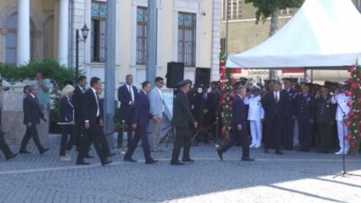 İzmir'in düşman işgalinden kurtuluşunun 104. yıl dönümü dolayısıyla düzenlenen etkinliklerde,
