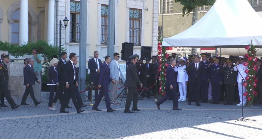 İzmir'in düşman işgalinden kurtuluşunun 104. yıl dönümü dolayısıyla düzenlenen etkinliklerde,
