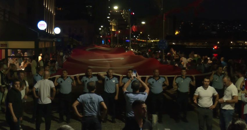 İzmir’in düşman işgalinden kurtuluşunun 104. yıl dönümü kutlamaları kapsamında Cumhuriyet