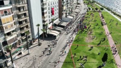 İzmir’in kurtuluşunun 104. yılında Kordon’da süvari geçişi İzmir'in düşman işgalinden kurtuluşunun 104. yıl dönümü dolayısıyla düzenlenen etkinlikler