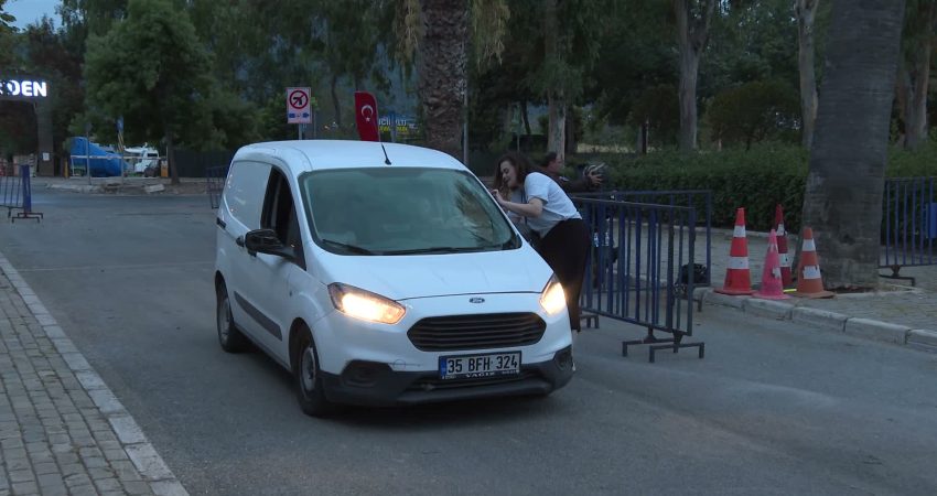 İzmirliler “Kurtuluş Projesi”ni açık havada izledi İzmir Büyükşehir Belediyesi’nin düzenlediği “Yeniden Sinematek Arabada Film Keyfi” etkinliğinde