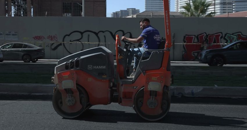 İZSU Genel Müdürlüğü’nün Liman Caddesi’nde yürüttüğü altyapı çalışmasının ilk etabı