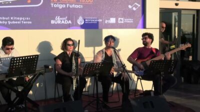 İstanbul Kitapçısı Kadıköy Şubesi, yaz akşamlarında caz tutkunlarının buluşma noktası