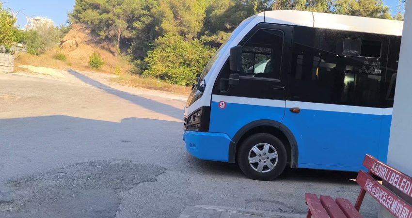 Kadirli’de dolmuşa 5 lira zam geldi… Vatandaş: “Yaya gelip, yaya gidiyoruz” Osmaniye’nin Kadirli ilçesinde şehir içi dolmuş ücretleri 5 lira zamlandı.
