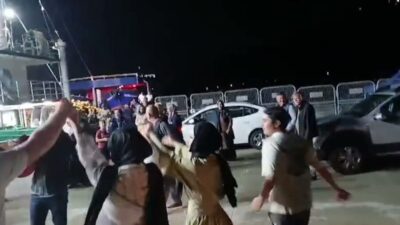 Rize’nin Pazar ilçesine bağlı Balıkçı Köyü’nde balıkçılar, av yasağının sona