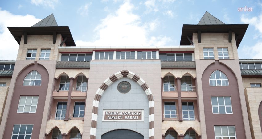 Kahramanmaraş’taki okul saldırısı davasında, anneye tahliye kararı veren iki hakimin görev yeri değişti Hakimler ve Savcılar Kurulu (HSK), Kahramanmaraş'taki Ayser Çalık Ortaokulu saldırısı davasında,