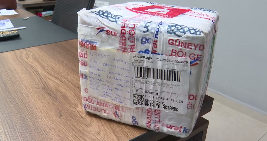 Kahramanmaraş merkezli 6 Şubat depremlerinde annesinin cenaze nakil işlemini gerçekleştiren
