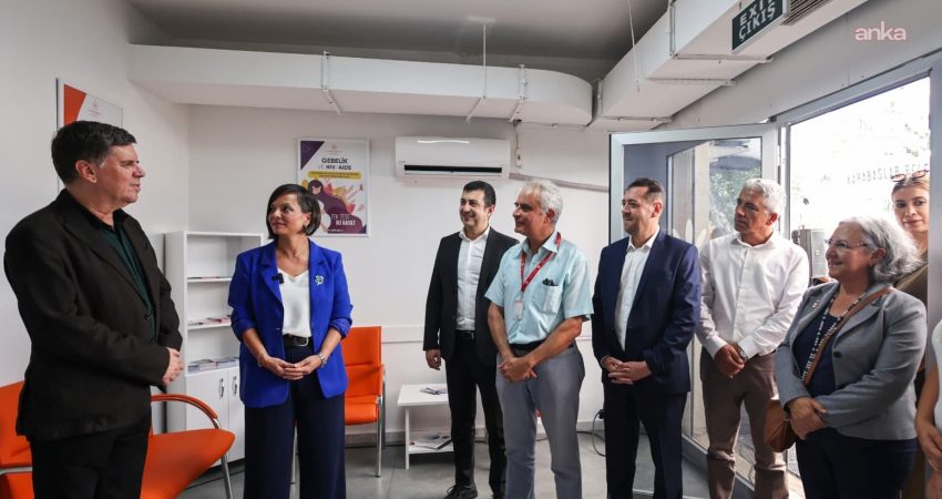 Karabağlar Belediyesi, Halk Sağlığı Haftası kapsamında Gönüllü Danışmanlık ve Test