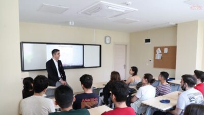 Kartal Belediyesi Mustafa Necati Destek Eğitim Kursları’ndan YKS başarısı Kartal Belediyesi’nin eğitimde fırsat eşitliğini desteklemek ve öğrencilerin akademik başarılarına