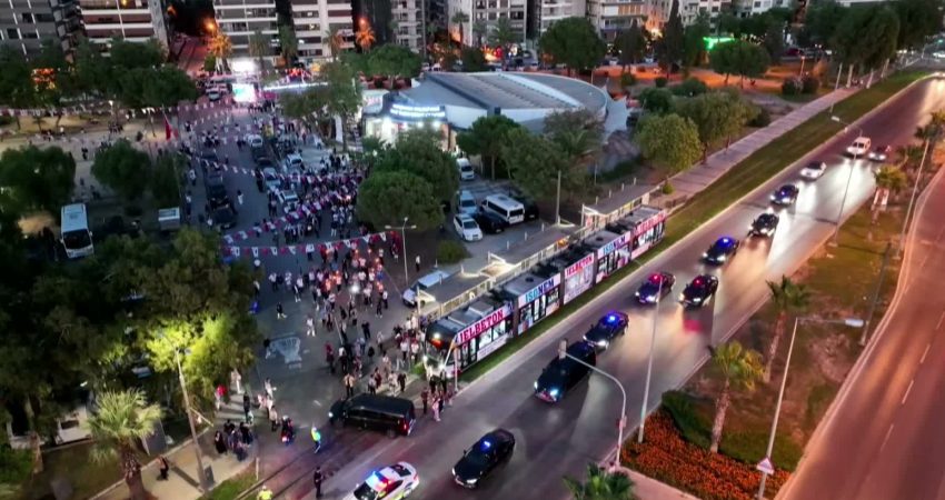  CHP Genel Başkanı Kemal Kılıçdaroğlu, İzmir'de düzenlenen "Milli Bilinç ve