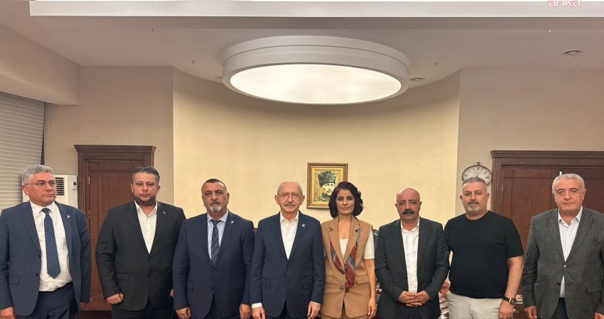 Kemal Kılıçdaroğlu, Alevi örgütlerinin genel başkanlarını CHP Genel Merkezi’nde ağırladı CHP Genel Başkanı Kemal Kılıçdaroğlu, Alevi örgütlerinin genel başkanlarıyla CHP