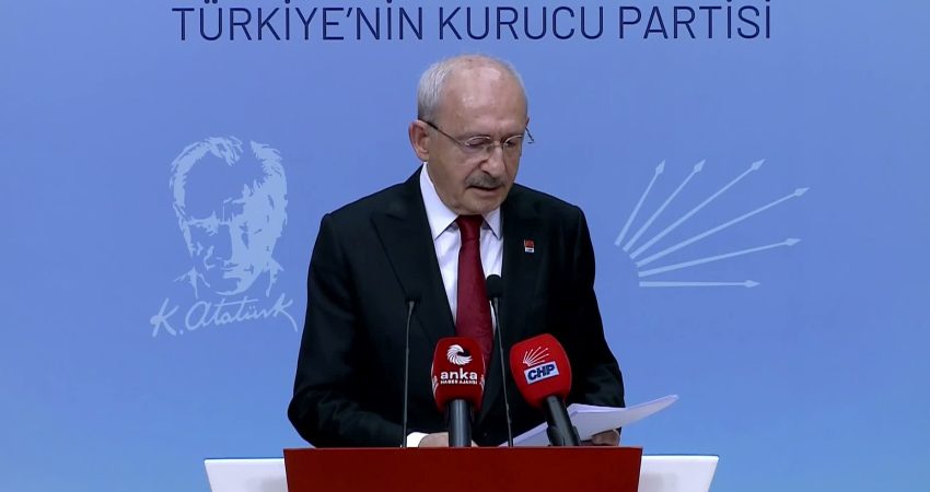 Kemal Kılıçdaroğlu: Bu ülkenin evlatları ne yabancılaşmaya ne işsizliğe ne de sabunsuz bir okula mahkûm olmamalılar CHP Genel Başkanı Kemal Kılıçdaroğlu, yeni eğitim öğretim dönemine ilişkin