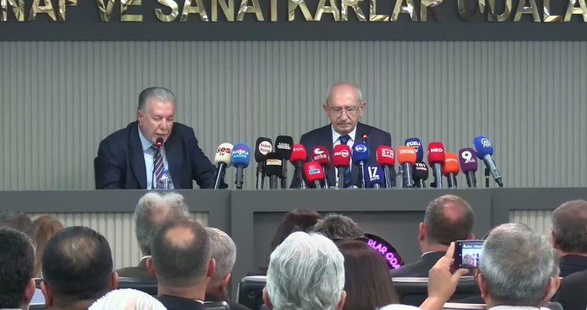 Kemal Kılıçdaroğlu İzmir’de esnafın sorunlarını dinledi: “Esnaf Bakanlığı kurulmalı” CHP Genel Başkanı Kemal Kılıçdaroğlu, İzmir Esnaf ve Sanatkarlar Odaları
