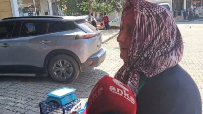 Artvin'in Kemalpaşa ilçesinde pazara alışveriş için gelen emekli Lütfü Yılmaz,