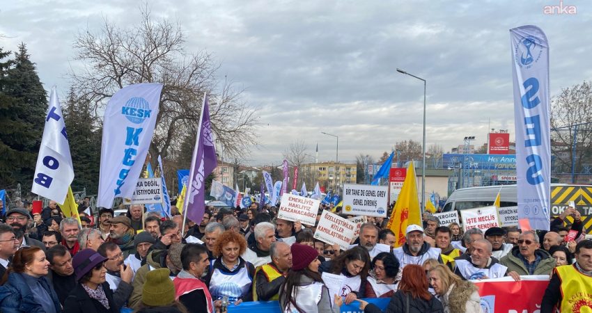 KESK, emekli polis Ali Şekeroğlu'nun Ankara’da Anayasa Mahkemesi önündeki eylem