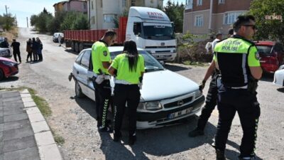 Kırıkkale’de 14 yaşındaki ehliyetsiz sürücünün kullandığı otomobil ile ehliyet sınavındaki