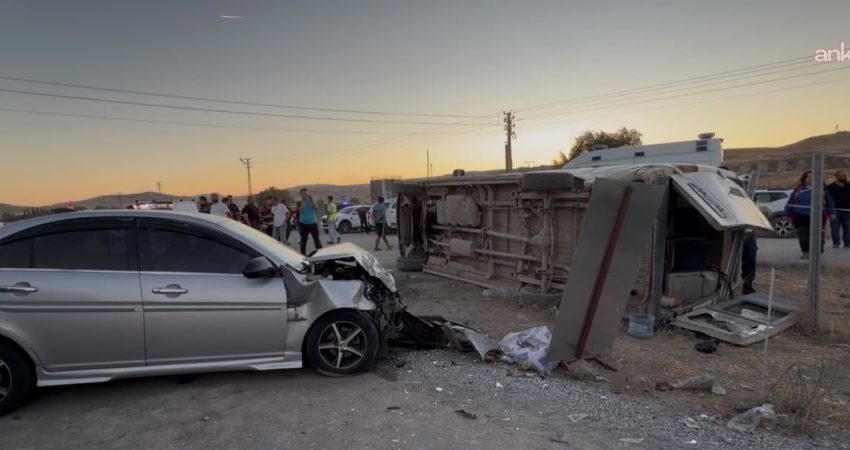 Kırıkkale’nin Yahşihan ilçesinde işçi servisi ile otomobilin çarpışması sonucu meydana