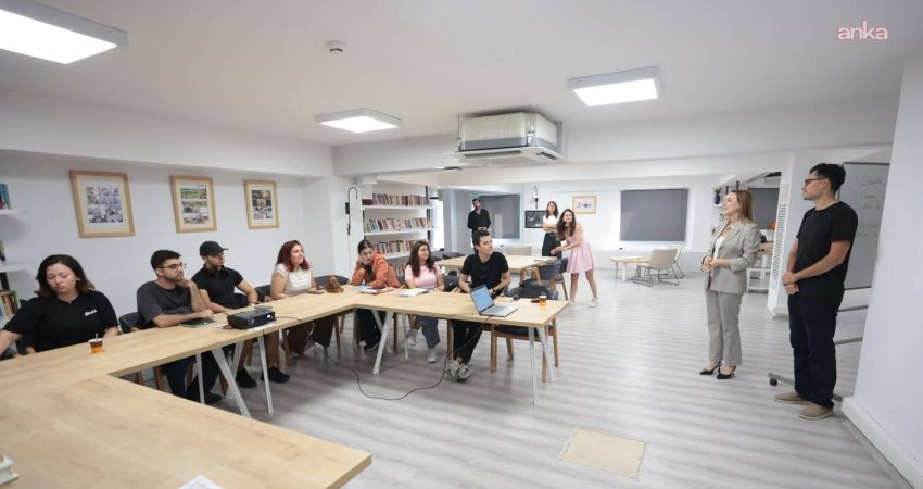 Konak Belediyesi, gençlerin yapay zeka teknolojilerini doğru ve verimli kullanmalarını