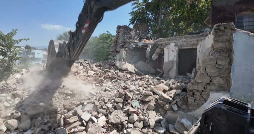 Konak Belediyesi, ilçe genelinde güvenlik tehdidi oluşturan ve kent estetiğini