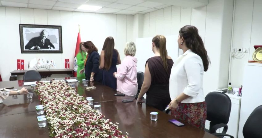 Konak’ta kadın cinayetlerine karşı iş birliği Konak Belediye Başkanı Nilüfer Çınarlı Mutlu, kadınların yaşam hakkını savunmak,