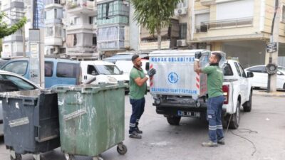 Konak’ta konteyner yenileme çalışmaları sürüyor: 200 yeni konteyner daha sahada Konak Belediyesi, eskiyen çöp konteynerlerini yenilemeyi sürdürüyor. Geçen ay sahaya