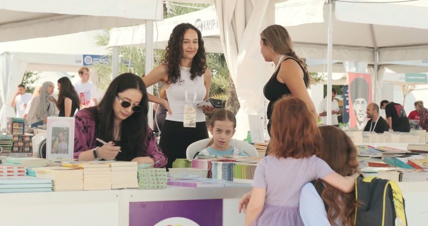 İZKİTAP, sonbaharın kendine özgü atmosferinde bir kez daha İzmir’in kalbi