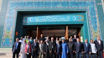 Kurtulmuş, Portekiz’de yaşayan Müslümanlarla bir araya geldi TBMM Başkanı Numan Kurtulmuş, Lizbon Merkez Camii'ni ziyaret ederek, Portekiz'de