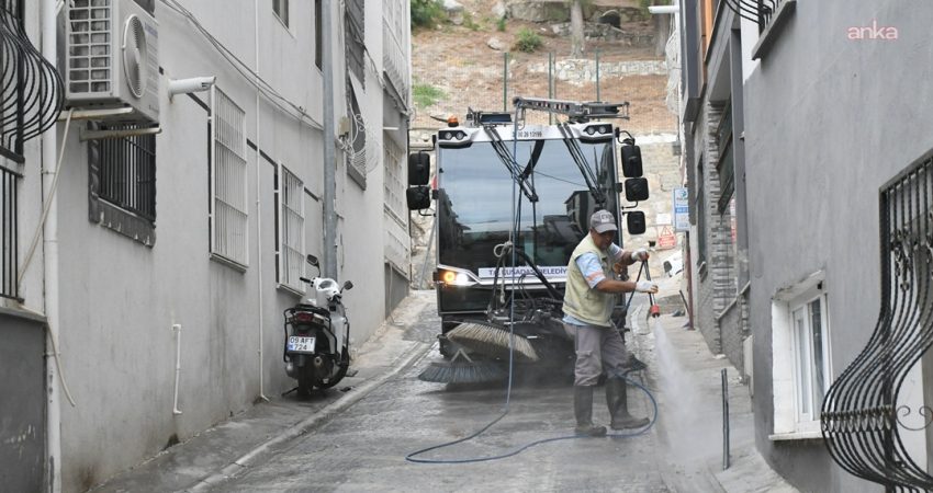 Kuşadası Belediyesi, 7 gün 24 saat esasına göre sürdürülen temizlik çalışmaları