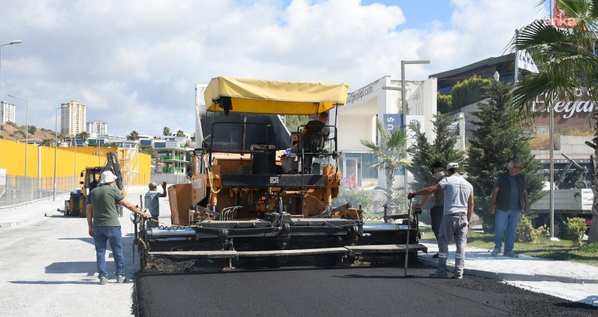 Kuşadası Belediyesi, bu hafta 68 farklı noktada yol yapım, bakım