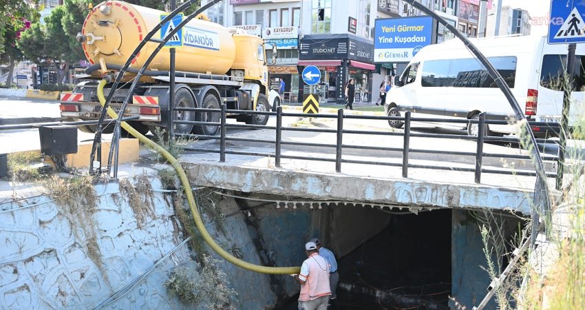 Kuşadası Belediyesi, Cumhuriyet Mahallesi’nde bulunan Damlacık Deresi’nde rutin temizlik ve