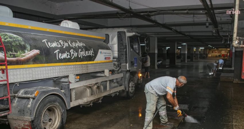 Kuşadası Belediyesi Temizlik İşleri Müdürlüğü’ne bağlı ekipler, kötü koku ve
