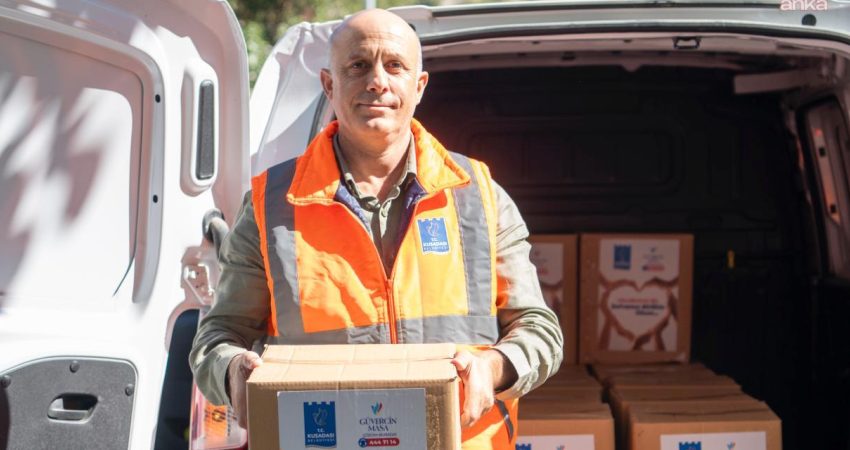 Kuşadası Belediyesi’nin gıda kolisi desteği yıl boyunca sürüyor Kuşadası Belediyesi, ihtiyaç sahibi ailelere yönelik gıda kolisi desteğini yıl