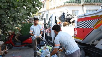 Kuşadası Belediyesi Zabıta Müdürlüğü ekipleri, Alacamescit Mahallesi’nde gerçekleştirilen denetimde, sokak