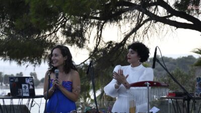 Kuşadası Belediyesi’nin ev sahipliğinde Güvercinada’da düzenlenen "Kıyıda Kalan Sesler" etkinliğinde,