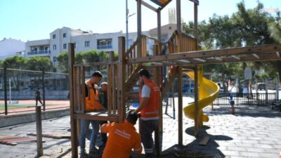 Kuşadası Belediyesi, çocukların parklarda keyifli ve sağlıklı bir ortamda zaman