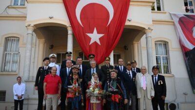 Kuşadası’nın düşman işgalinden kurtuluşunun 104’üncü yılı, Atatürk Meydanı’nda düzenlenen törenle kutlandı. Belediye