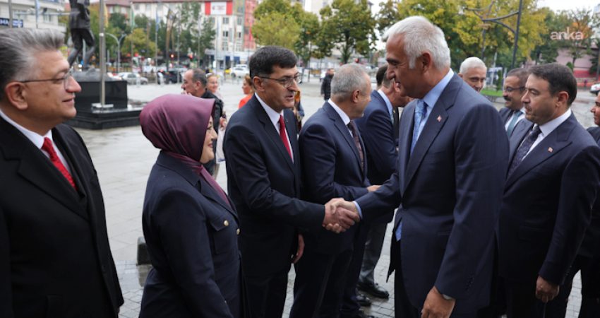 Kütahya Belediye Başkanı Eyüp Kahveci, çeşitli programlara katılmak üzere kente