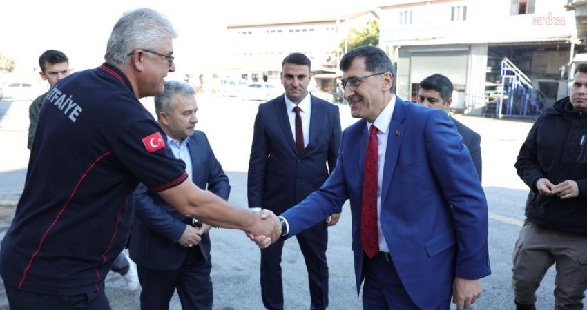 Kütahya Belediye Başkanı Kahveci, İtfaiye Müdürlüğü personeliyle buluştu Kütahya Belediye Başkanı Eyüp Kahveci, İtfaiye Haftası dolayısıyla İtfaiye Müdürlüğü