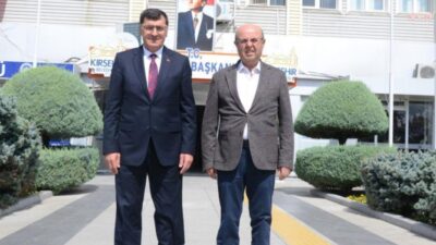 Kütahya Belediye Başkanı Eyüp Kahveci, Kırşehir Belediye Başkanı Selahattin Ekicioğlu’nu