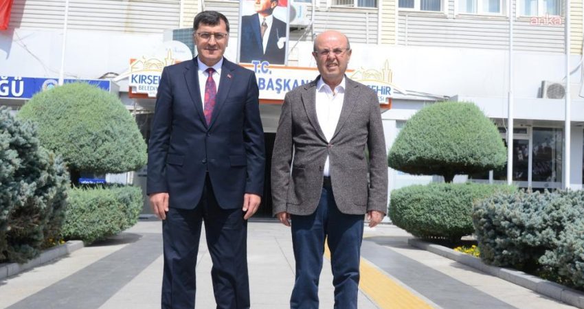 Kütahya Belediye Başkanı Kahveci’den Kırşehir Belediye Başkanı Ekicioğlu’na ziyaret Kütahya Belediye Başkanı Eyüp Kahveci, Kırşehir Belediye Başkanı Selahattin Ekicioğlu’nu