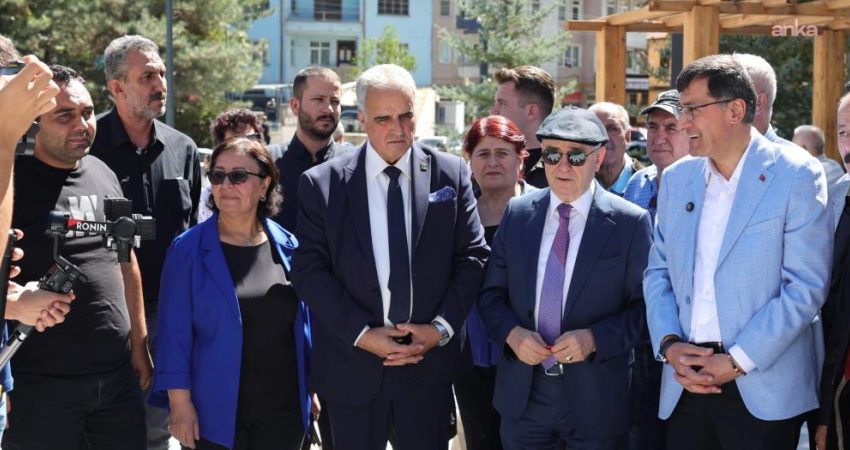 Kütahya Belediyesi, Ulu Cami Meydan Parkı’nı yenilenen yüzüyle hizmete sundu Kütahya Belediyesi tarafından şehrin tarihi dokusunu koruyarak daha düzenli, estetik