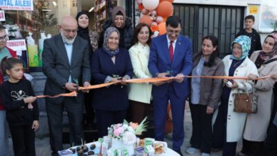 Kütahya Belediye Başkanı Eyüp Kahveci, Meydan Mahallesi’nde hizmete başlayan Düş