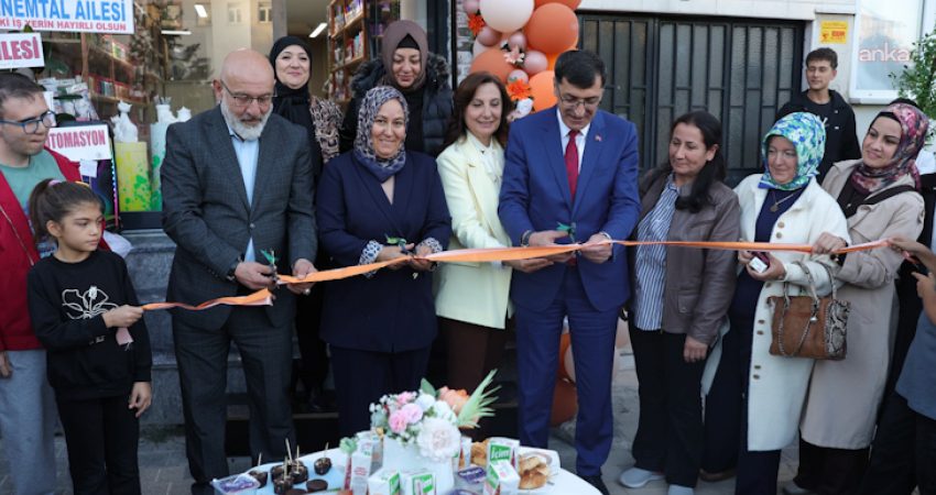 Kütahya Belediye Başkanı Eyüp Kahveci, Meydan Mahallesi’nde hizmete başlayan Düş