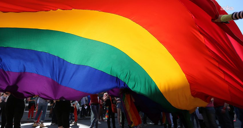 LGBTİ+ dernekleri, 12 Eylül gecesi internet siteleri ve sosyal medya