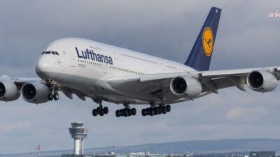Lufthansa’nın Frankfurt-Toronto seferini yapan Boeing 747-400 tipi uçağı, kabinde tespit