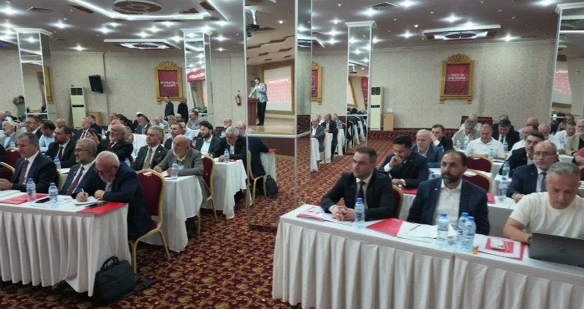 Mahmut Arıkan: “İttifaklardan kaçmayız ama ittifakların içinde de kaybolmayız” Saadet Partisi’nin Nevşehir Kozaklı’daki Strateji Kampı'nda konuşan Genel Başkan Mahmut