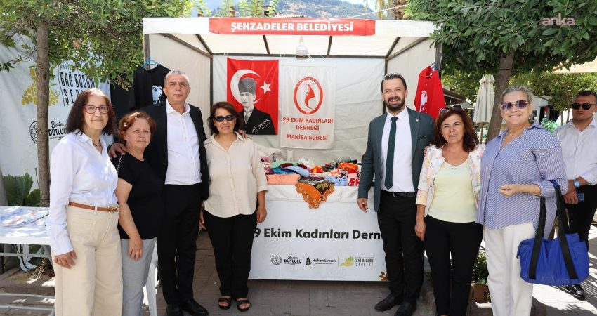 Manisa Bağ Bozumu Şenlikleri’nde kadın emeği ve gastronomi stantlarına yoğun ilgi Manisa Bağ Bozumu Şenlikleri kapsamında Şemsiyeli Sokak ve Ulupark’ta kurulan