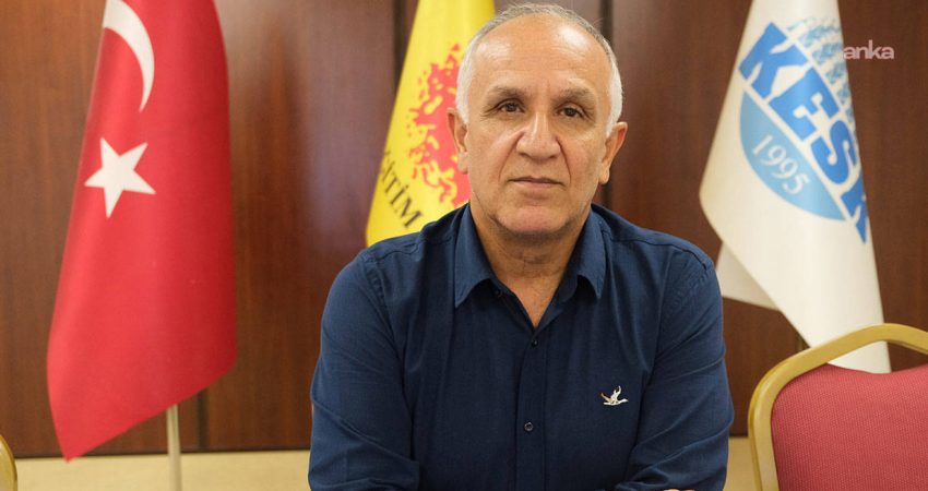 Manisa’da okul önünde silahlı saldırı… Eğitim-Sen Genel Başkanı Kemal Irmak: “Kapıya bir güvenlikçi konulduğunda şiddetin önüne geçilmiyor” Eğitim-Sen Genel Başkanı Kemal Irmak, Manisa’nın Turgutlu ilçesinde okul yakınında meydana