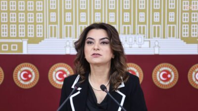  DEM Parti Grup Başkanvekili Gülistan Kılıç Koçyiğit, Manisa'da bir okul